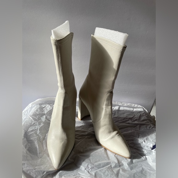 Stuart Weitzman - Picture 4 of 8